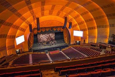 how many seats in radio city music hall? Let's dive into the architectural marvel and explore its rich history, seating capacity, and cultural significance.